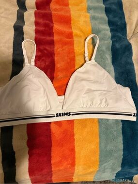 SKIMS White Wireless Logo-Elastic Triangle Bralette